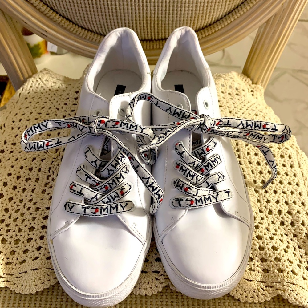 Tommy Hilfiger White Sneakers with logo Laces size 8 1/2